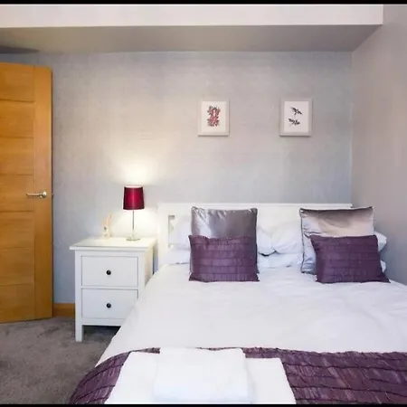 The Light House Entire Luxury 3 Bedrooms * Leeds (West Yorkshire)