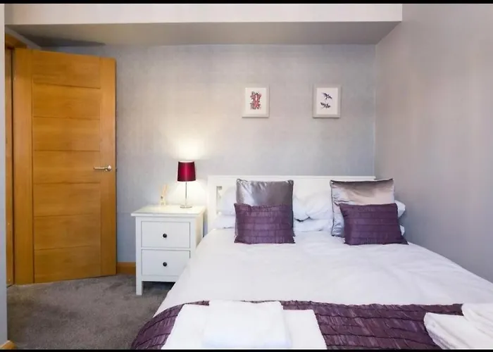 The Light House Entire Luxury 3 Bedrooms * Leeds (West Yorkshire)